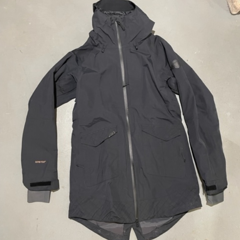 Dakine Women's Goretex Snowboard/Ski jacket